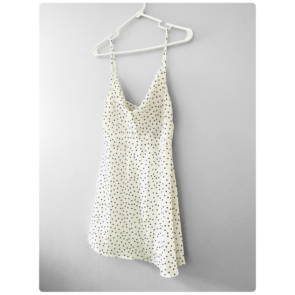 β
NWT Luluβs Spot in My Heart Polka Dot Satin Spring Wedding Guest Mini Dress β
- Picture 7 of 17